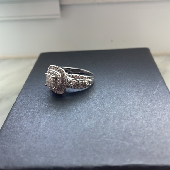 1 CT Princess Cut 10k white gold engagement ring size 5.5 - Picture 2 of 3